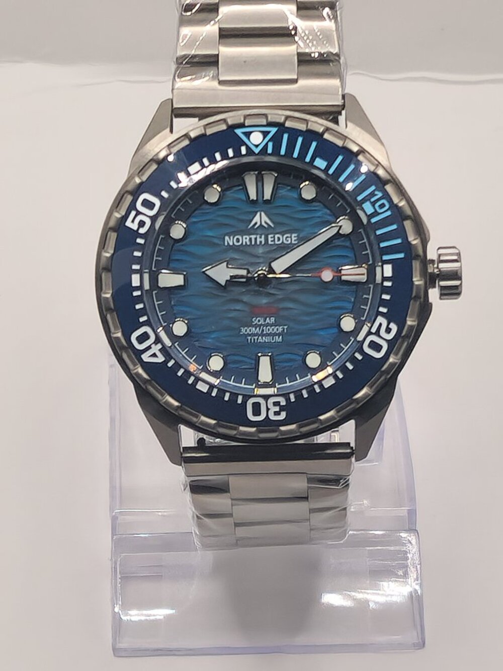 NORTH EDGE TRITON-TI Titanium Stainless Solar-Powered Diving Watch